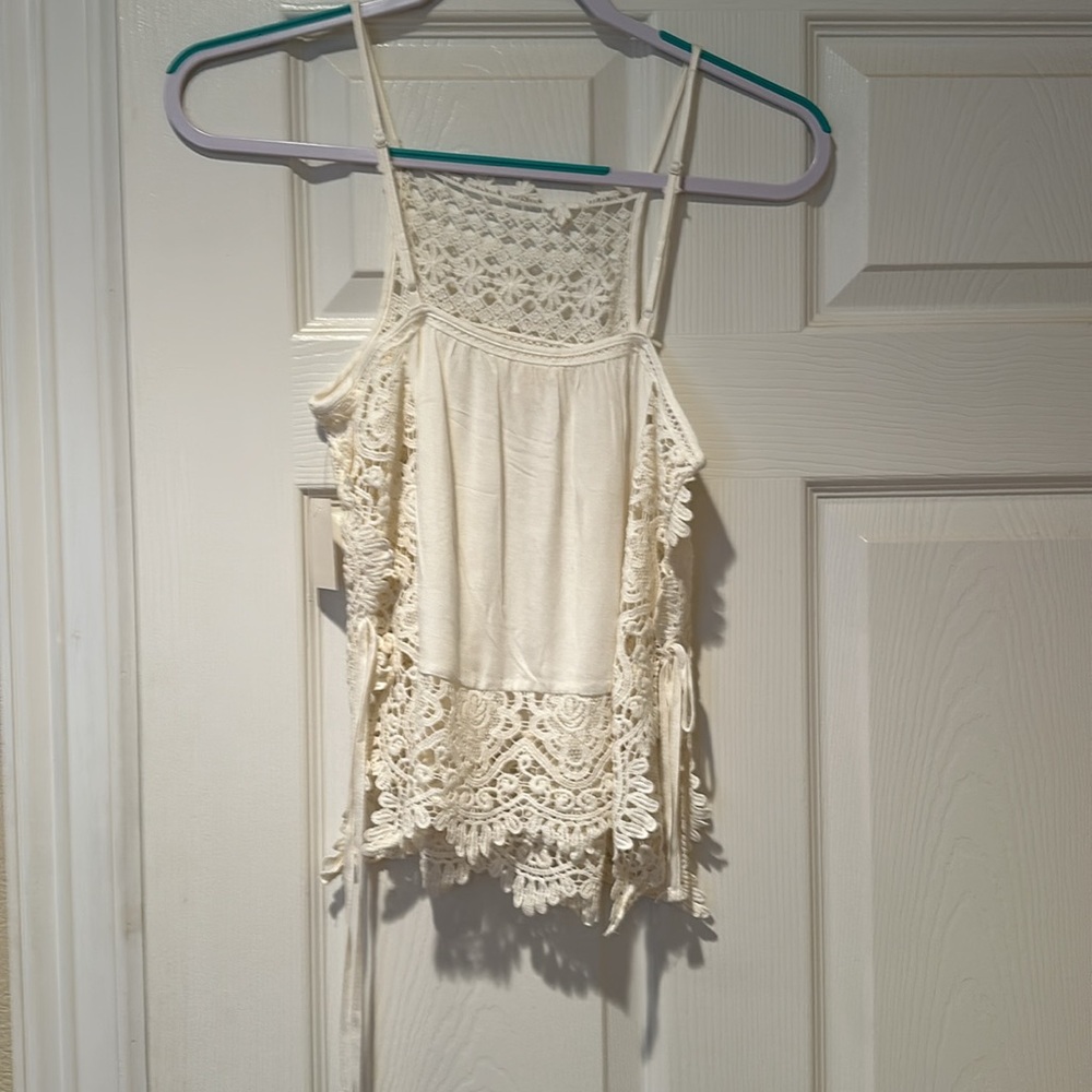 White top - Picture 4 of 4